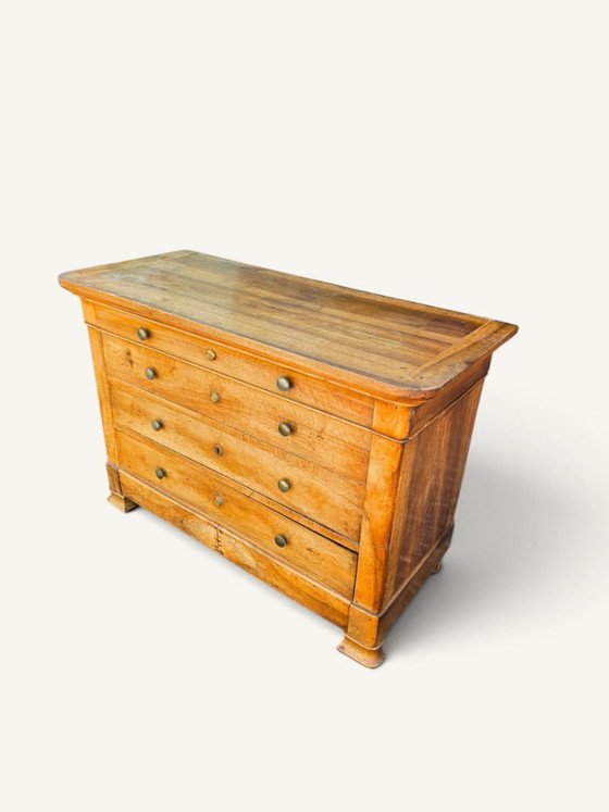 Antieke commode in Louis-Philippe-stijl van licht hout met vier laden. – Ladekasten, Wood, Brass (photo 3 of 5)