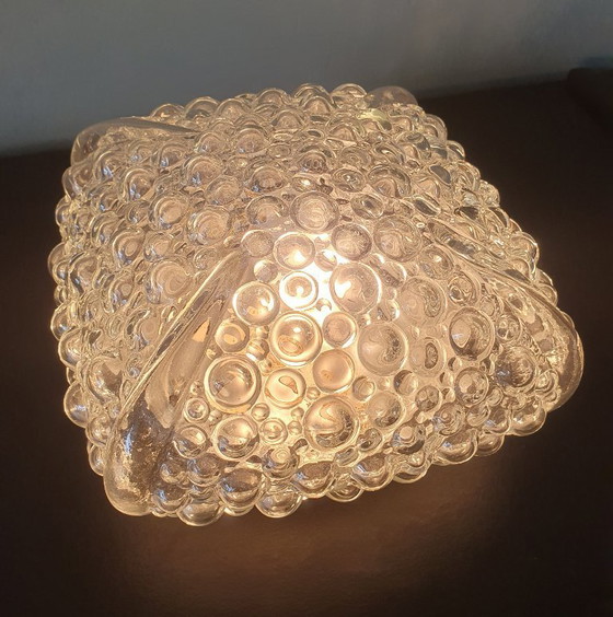 Image 1 of Helena Tynell - Glashütte Limburg - anni '60. Lampada da parete/soffitto in vetro spesso a bolle.