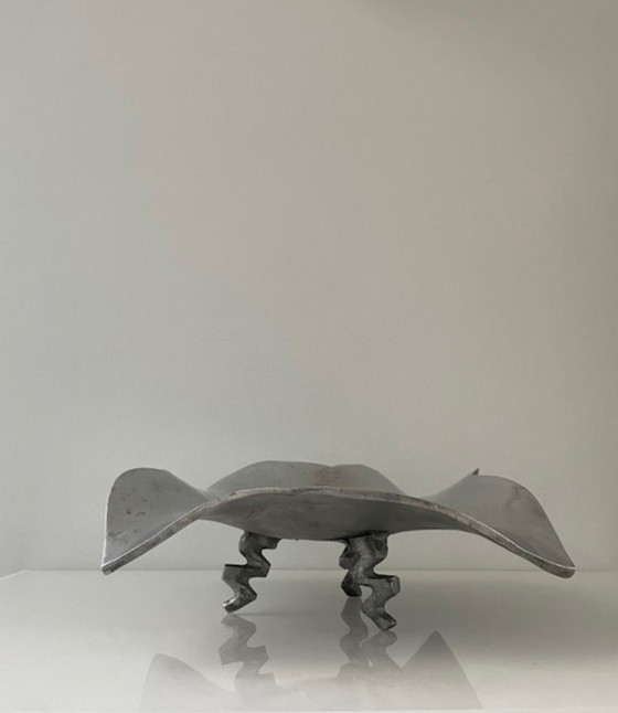 Image 1 of Unieke handgemaakte aluminium schaal met sculpturale bloemvorm