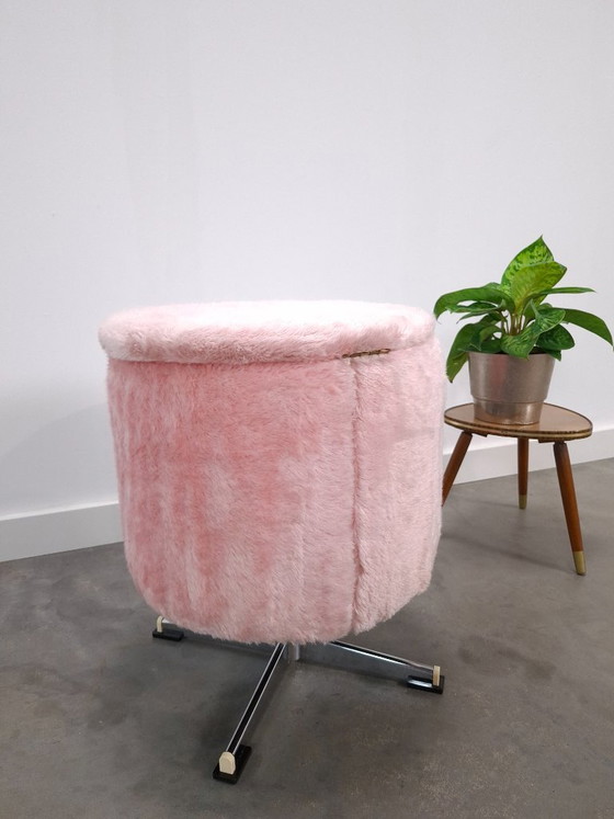 Pouf Rond Pivotant Moelleux Rose avec Couvercle et Pied Chromé – Poufs & repose-pieds, Chrome (photo 7 of 10)