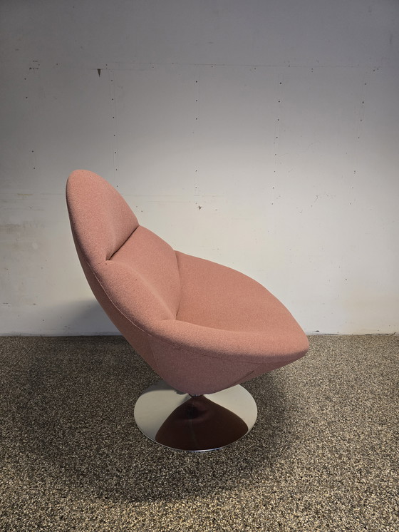 Image 1 of Exclusive design chair inspired by Artifort F557 - large version