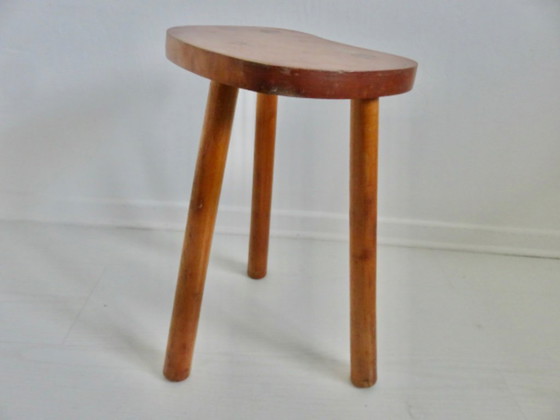 Image 1 of Boerenkruk met driepoot, gemaakt van licht hout, Frankrijk, 1960