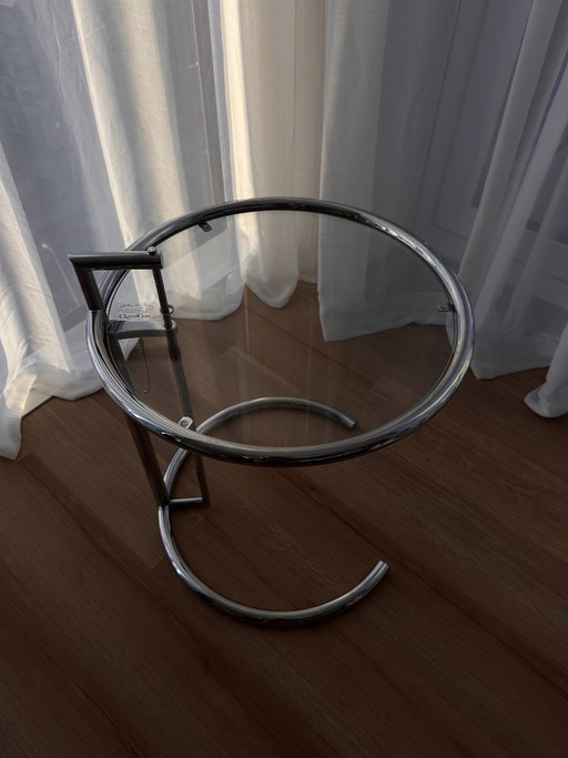 Table d'appoint réglable E 1027 par Eileen Gray – ClassiCon, bijzettafels, Glass, Metal