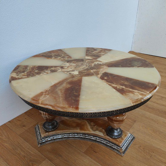 Image 1 of Table basse ronde vintage de style Régence avec plateau en marbre