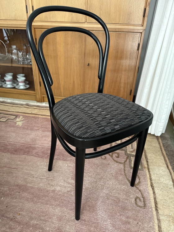 Image 1 of 6X Thonet Bentwood Chairs Black 214 P Like New, Two With Armrests