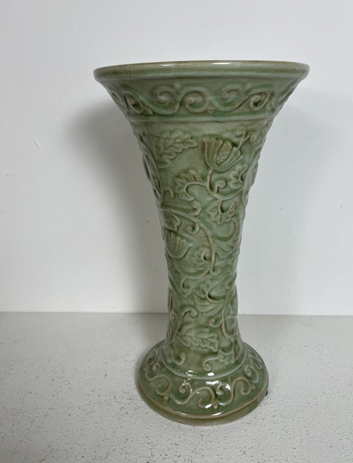 Vaso vintage alto con motivi floreali in stile Art Nouveau