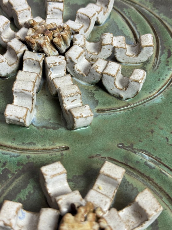 Image 1 of Piastrella da parete in ceramica vintage con tre fiori bianchi su pannello di legno, anni '60