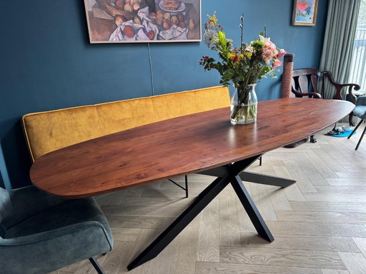 Table à manger ovale danoise