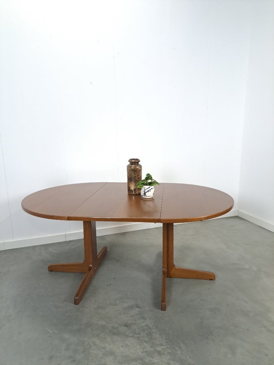 Image 1 of Round extendable dining table Thonet