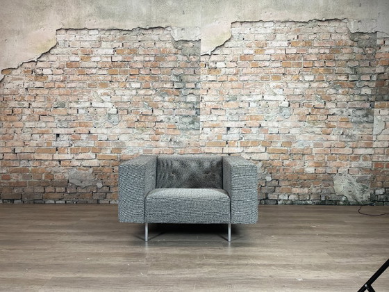 Image 1 of Poltrona Moooi Bottoni grigia