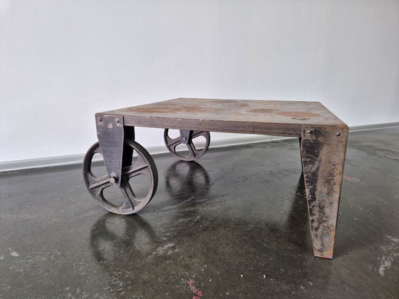 Image 1 of Carrello industriale brutalista del tavolino da caffè in acciaio