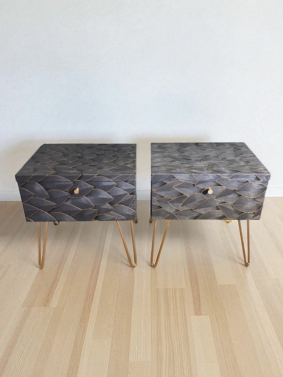 Image 1 of Tables de chevet ornées de magnifiques reliefs