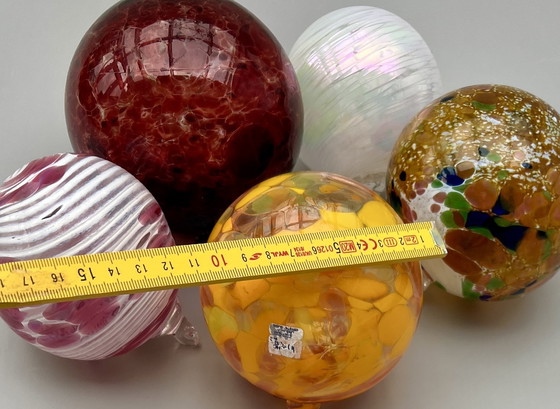 Image 1 of Lote de vidrio de estudio soplado a mano: bolas de vidrio, gotas y vog