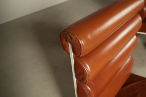 Pair of sculptural cognac leather armchairs, 1970s – Metal (photo 14 of 15)