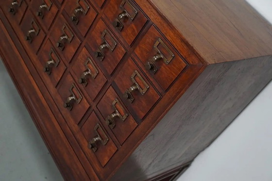 Image 1 of Antiguo armario de farmacia/archivador holandés de madera noble, década de 1920