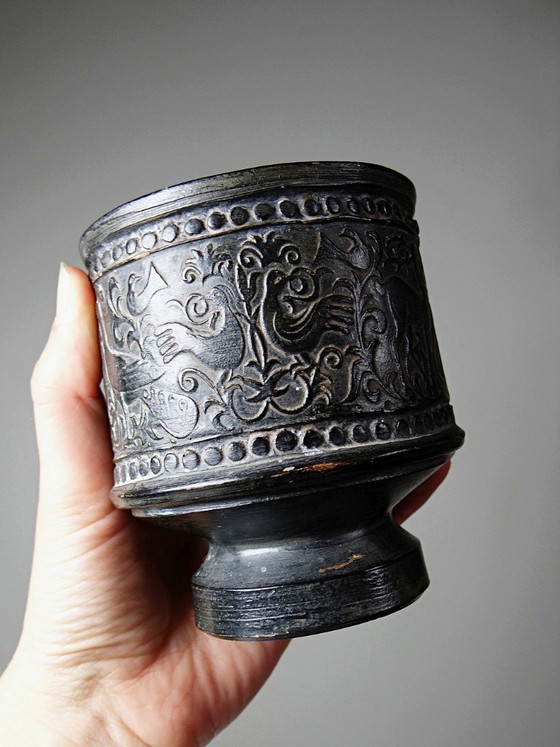 Image 1 of Piccolo vaso greco in terracotta nera con decorazioni animali, realizzato a mano tra il 1960 e il 1980.