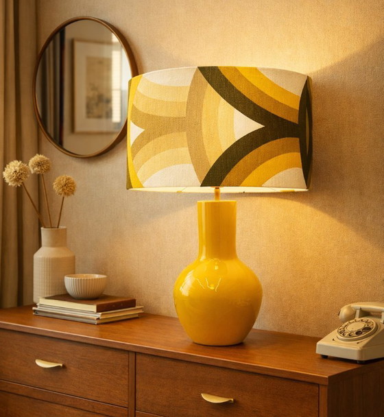 Image 1 of Lampe de table rétro chic avec abat-jour original des années 70 – jaune et vert olive
