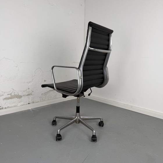 Image 1 of Herman Miller EA 119 - Cuero