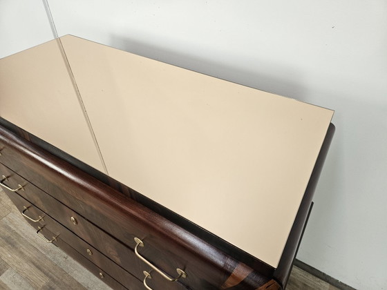 Image 1 of Art Deco commode in mahonie en roze esdoorn met spiegelblad.