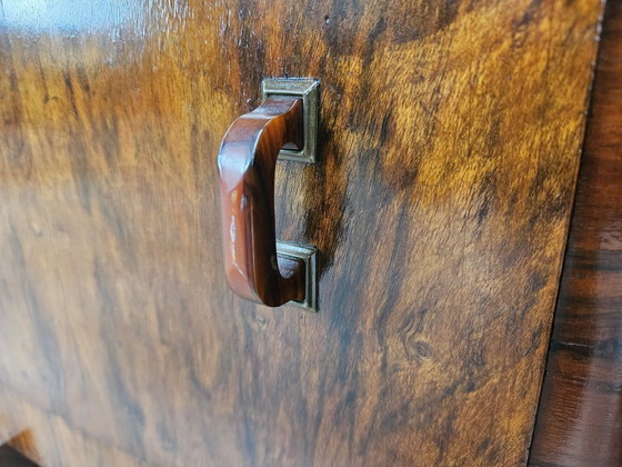 Image 1 of Mesitas de noche Art Déco lineales y geométricas en nogal