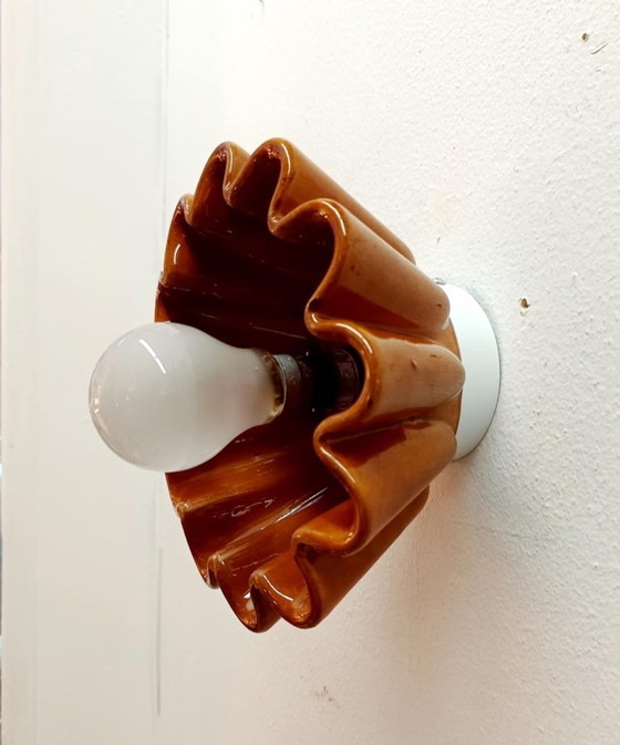 Image 1 of Applique moule à gâteaux ancien en poterie 