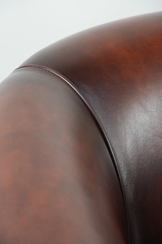 Image 1 of 2 poltrone club in pelle bovina in buone condizioni, di un lussuoso colore rosso/marrone.