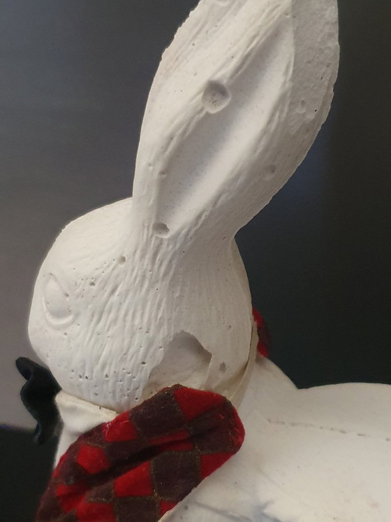 Image 1 of Conejo de Pascua antiguo con cesta (24 cm) – papel maché/yeso – ca. 1930/50