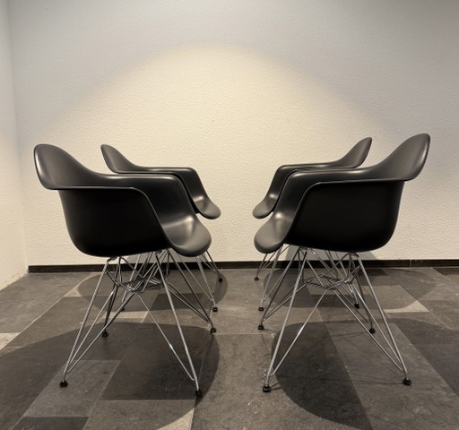 4 chaises Vitra Eames DAR – eetkamerstoelen, Metal, Plastic