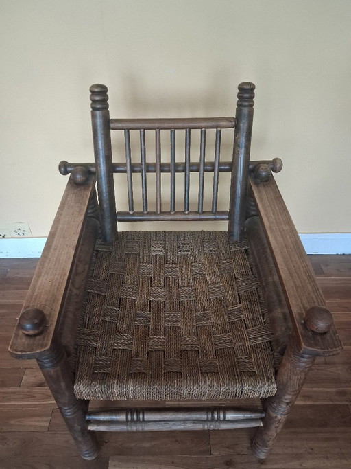 Dudouyt fauteuil van hout en riet.