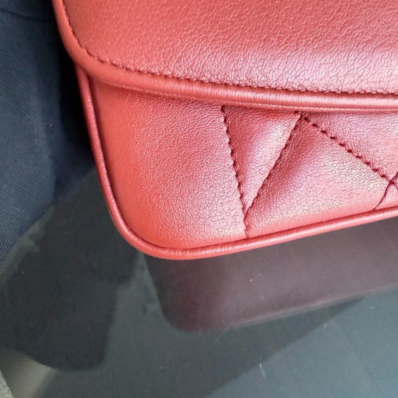Image 1 of Chanel Diana Reissue Small - 22CM Gewatteerd Lamsleer Rood Goudkleurige Hardware Serie 20