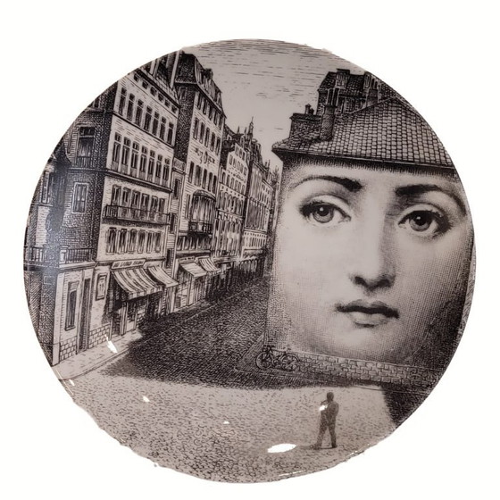 Image 1 of Paar porseleinen borden “Tema e Variazioni 223 en 205”, Fornasetti Milano, s. XX – Italië