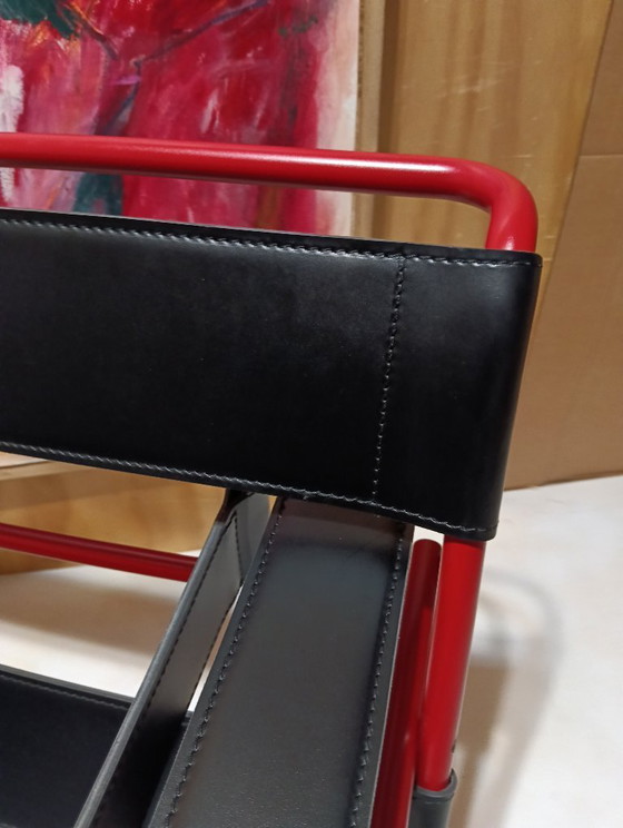 Image 1 of Bolso Knoll Wassily B3 rojo mate, nuevo-usado, en piel negra, de Marcel Breuer.