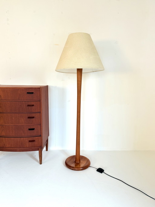 Vintage XL teak floor lamp, Dyrlund '70