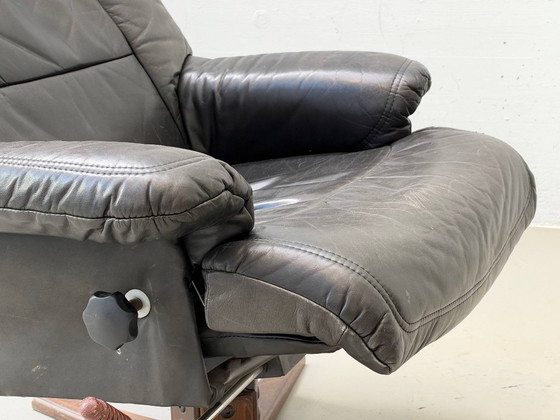 Fauteuil Relax Vintage avec Pouf – Cuir Noir & Bois, Scandinavie, Années 1970 – Leather (photo 13 of 18)