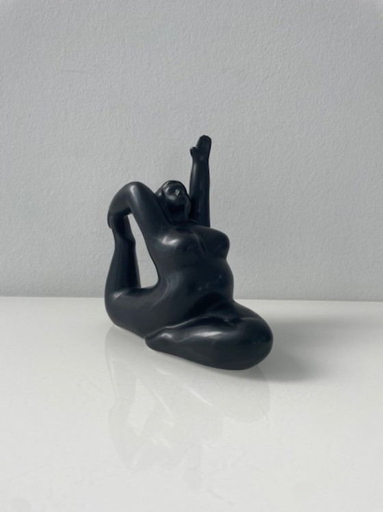 Image 1 of Set di 2 statuette femminili moderne in ceramica nera opaca