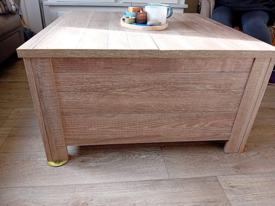 Image 1 of Table basse avec beaucoup d'espace de rangement