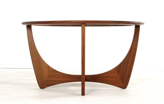 Image 1 of Tavolino rotondo Viktor Wilkens G Plan Astro con piano in vetro vintage 'Ludlow'