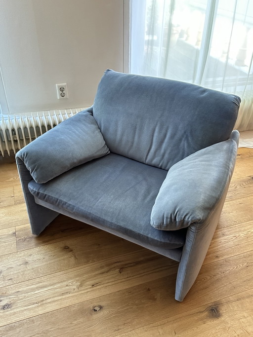 Leolux Bora Bora armchair - Cassina Maralunga style in sky blue