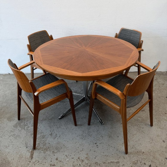 Image 1 of Mid-century round dining table, teak, chrome legs – extendable | 1960s