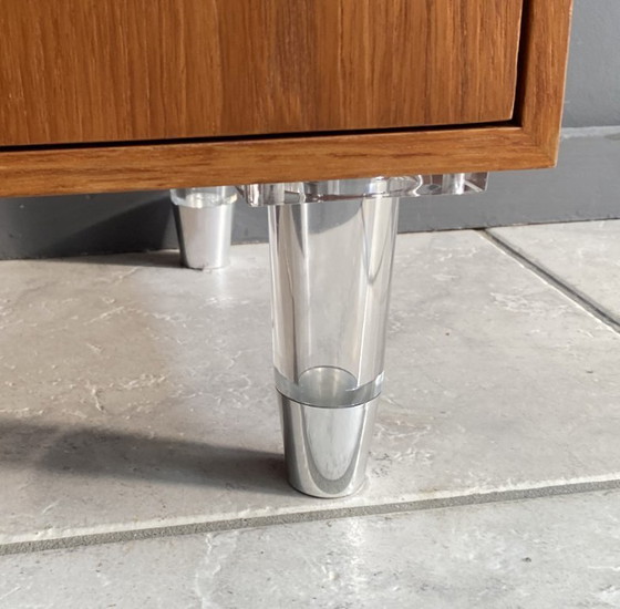 Image 1 of Teakholzkommode aus den 1970er Jahren mit Griffen aus Plexiglas