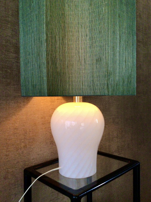 Grande lampe de table italienne en verre de Murano tourbillonnant, style milieu du XXe siècle, H 78 cm