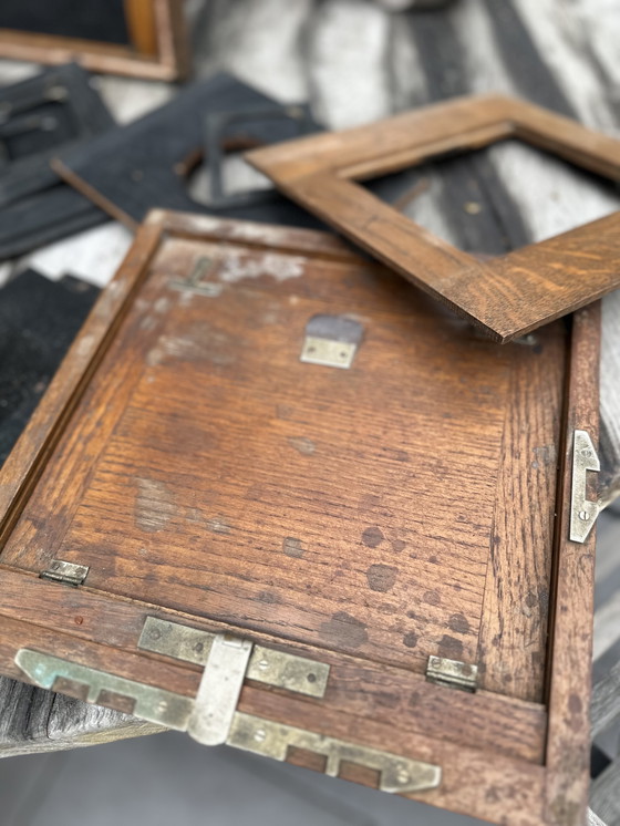 Image 1 of Vintage wooden studio camera on tripod - Narita Belgium