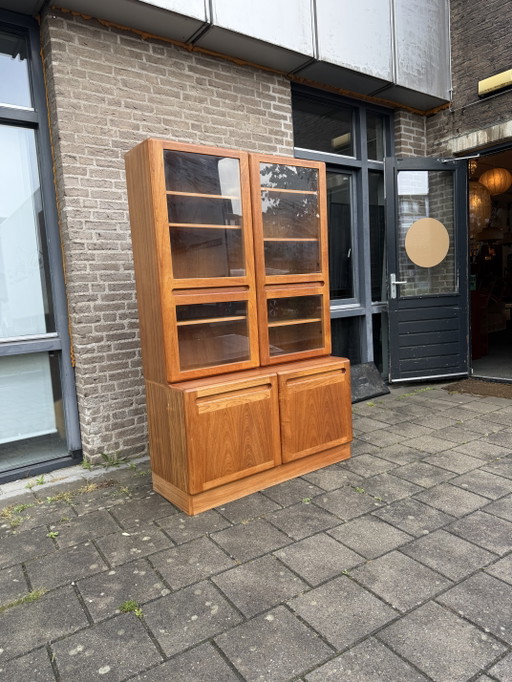 Vintage teakhouten Deense vitrinekast, Dyrlund ‘70