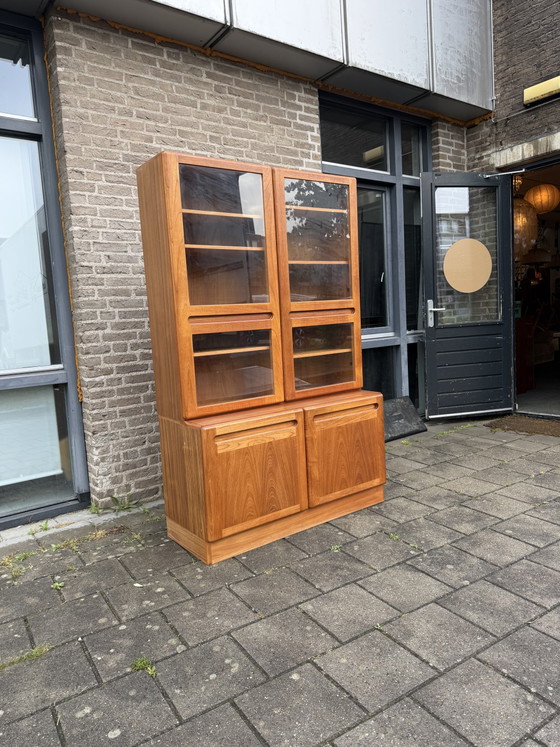 Image 1 of Vintage teakhouten Deense vitrinekast, Dyrlund ‘70