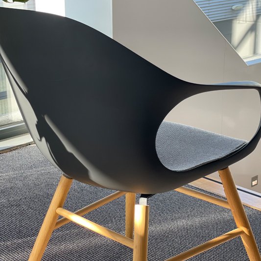 Image 1 of Chaise de salle à manger Kristalia Elephant