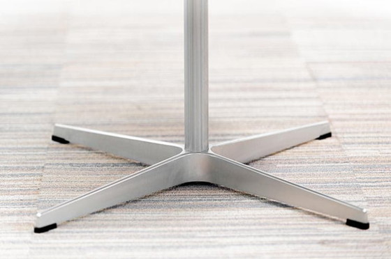 Image 1 of Table basse circulaire Fritz Hansen A223