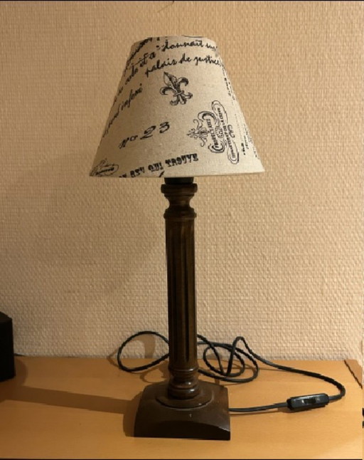 Lampada da tavolo con paralume