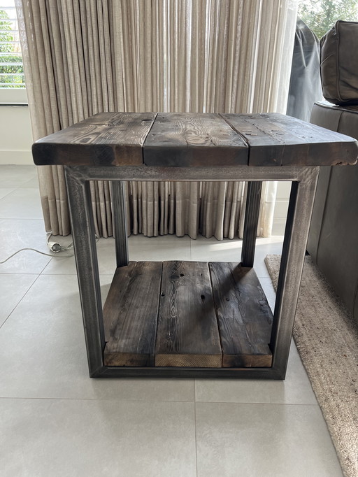 Axel Beistelltisch von Timothy Oulton