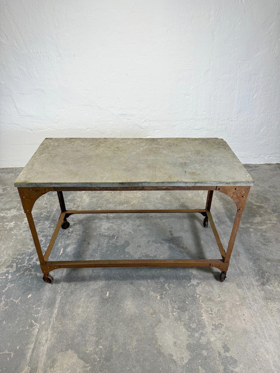 Image 1 of Tavolo industriale vintage con piano in pietra