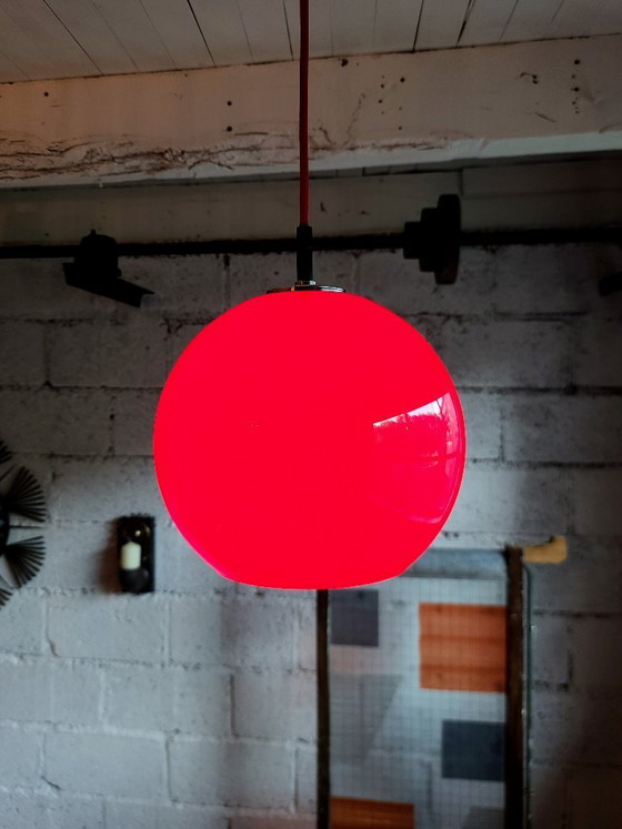 Image 1 of Lámpara colgante en color rojo cereza de Peill &amp; Putzler